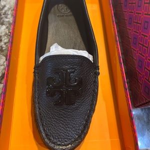 Tory Burch womens Tumble Leather Loafer Shoes